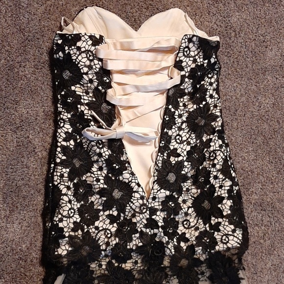 Dress - Picture 3 of 4